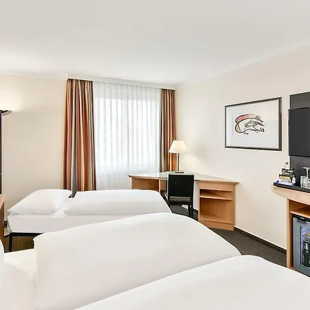 Nh Muenchen Airport Hotel 4*